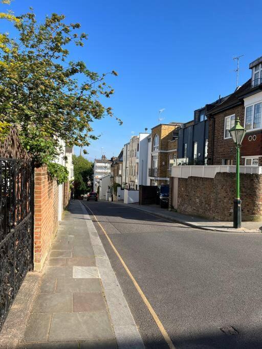 Serene Townhouse With Parking Londra Dış mekan fotoğraf